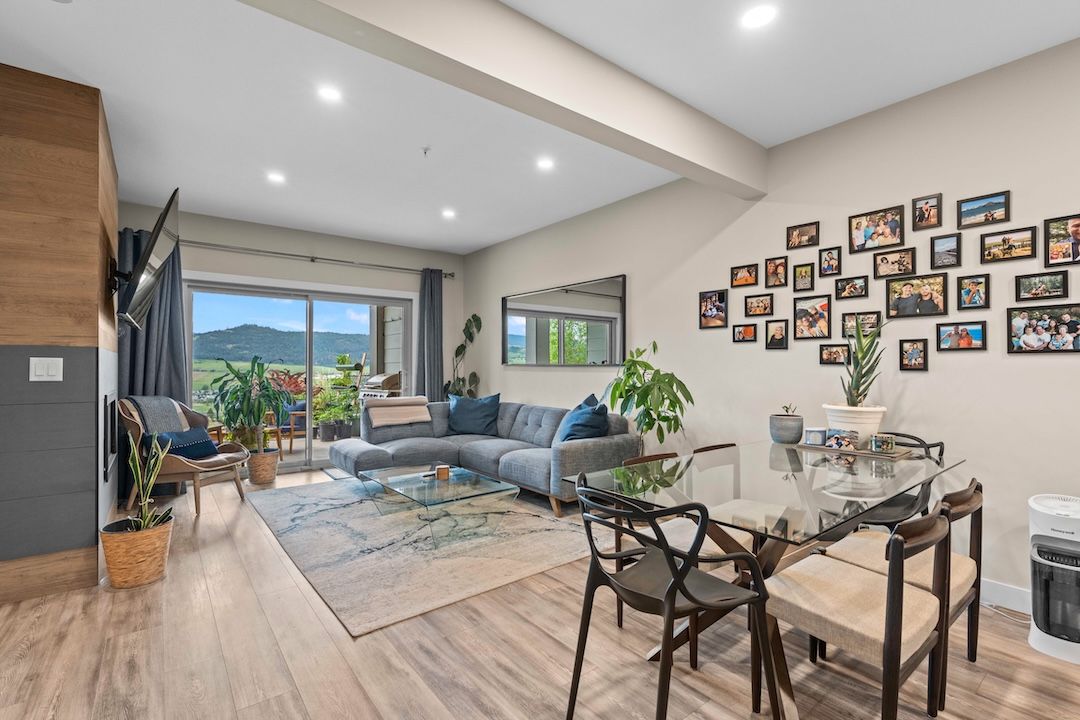 Living room at 206 Vineyard Way