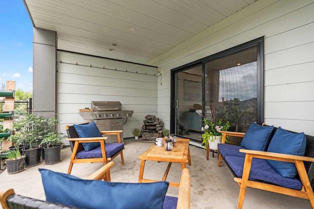 Covered patio at 206 Vineyard Way