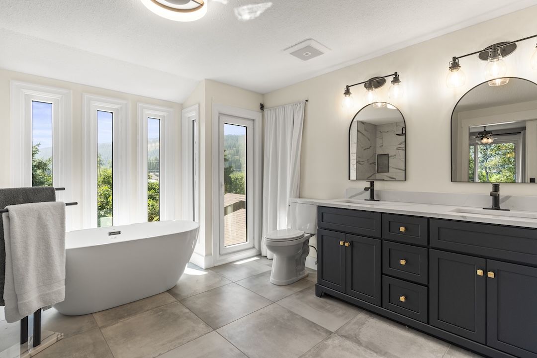 Primary ensuite with soaking tub