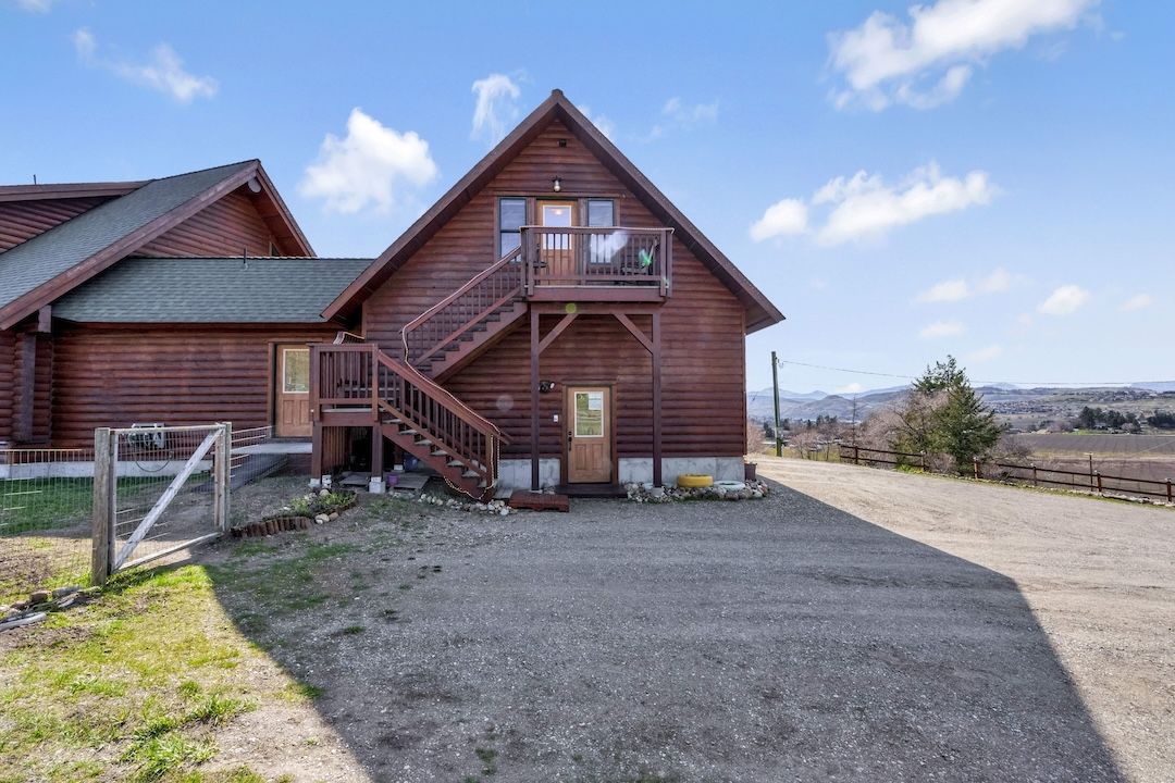 Detached garage exterior