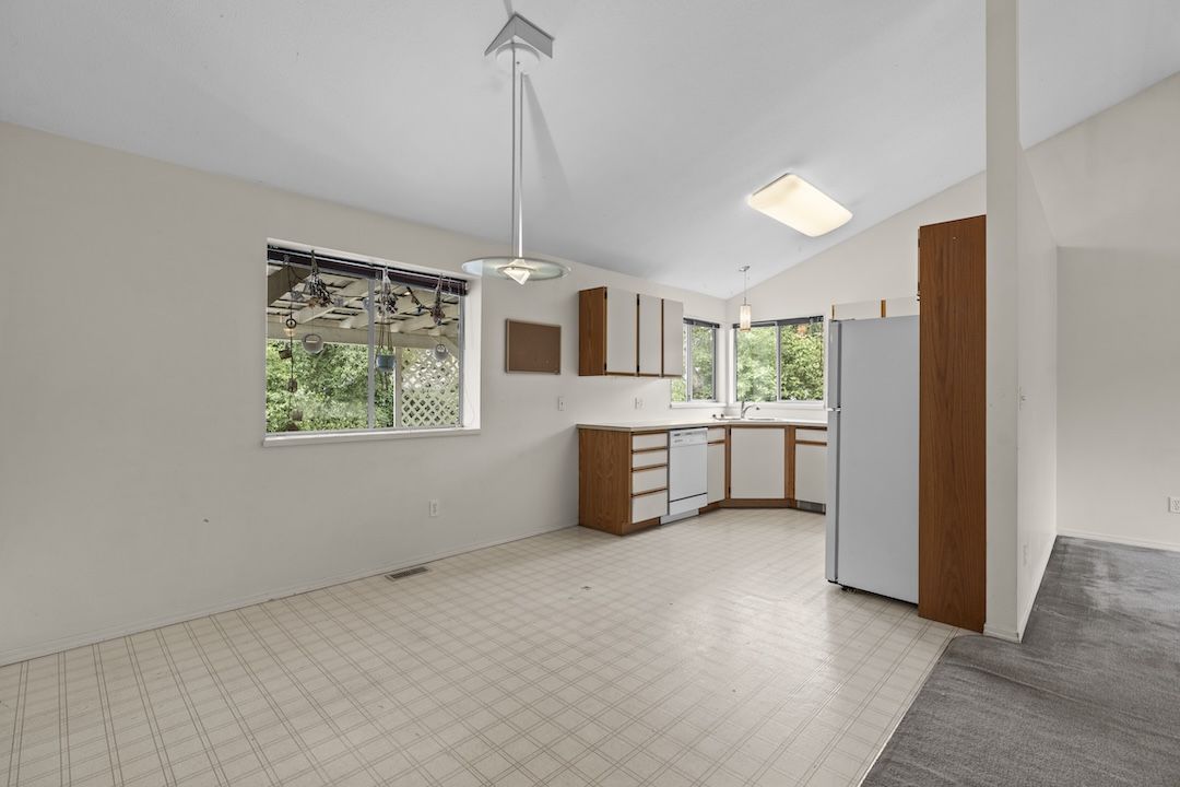 Dining area beside the kitchen