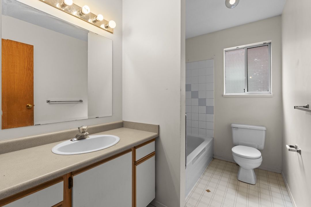 Main bathroom