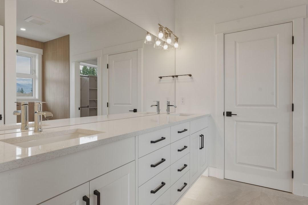 Five-piece ensuite