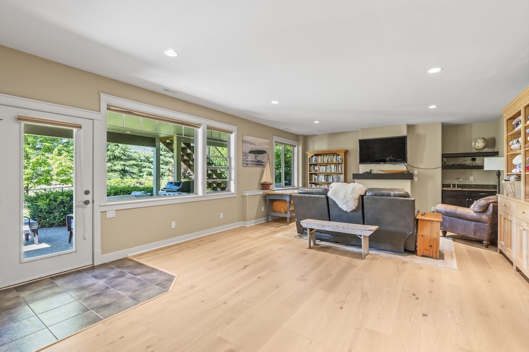 Large walk-out recreation room on the lower level