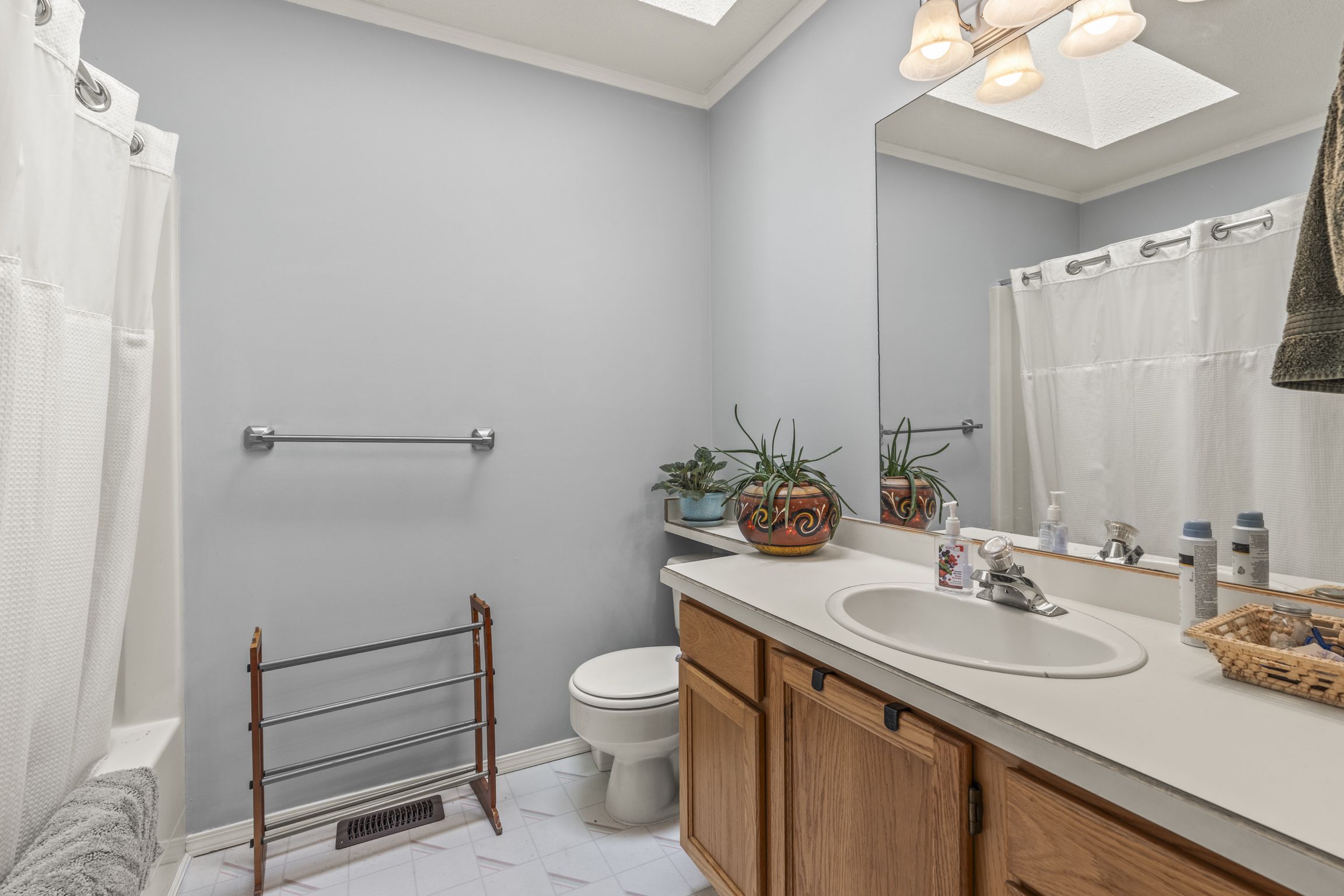 Main bathroom