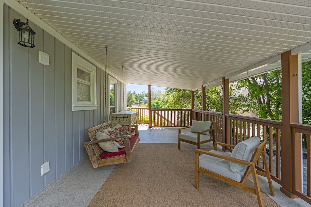Covered rear veranda
