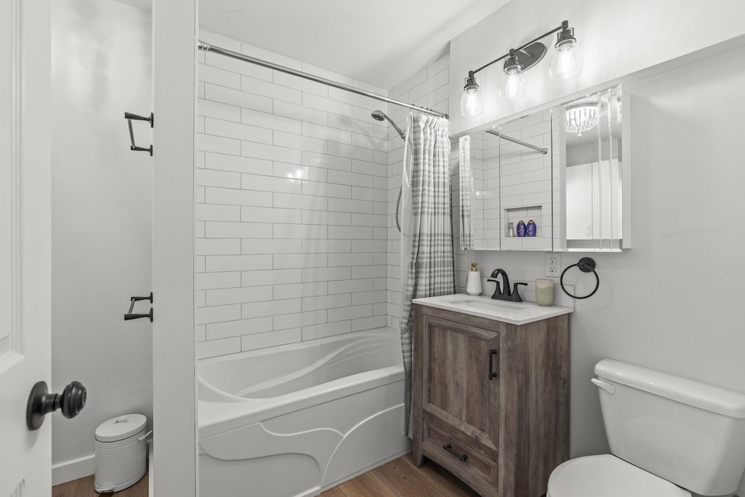 Main-floor bath