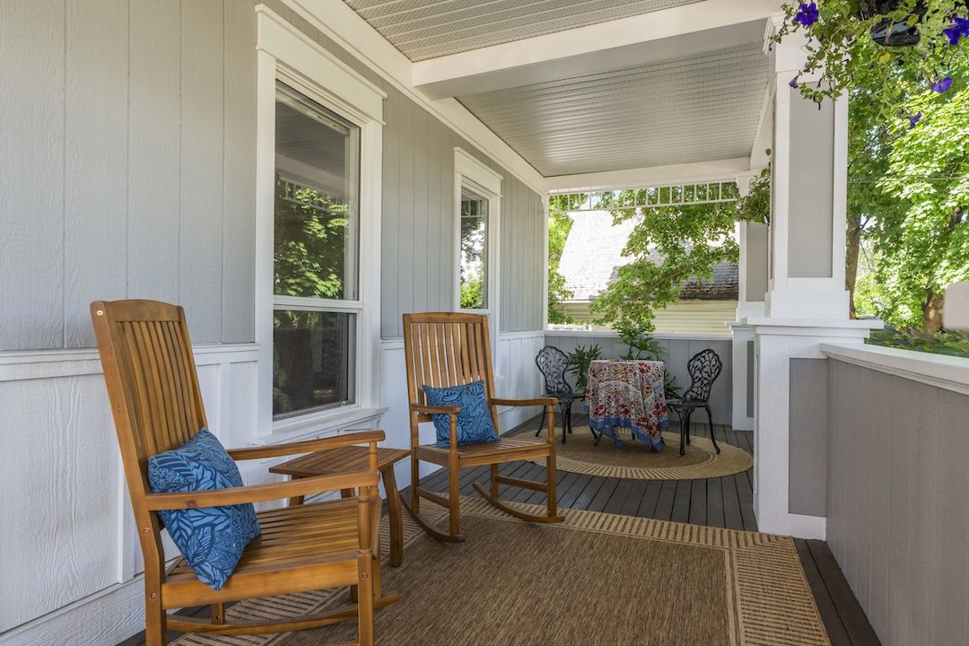Covered front veranda