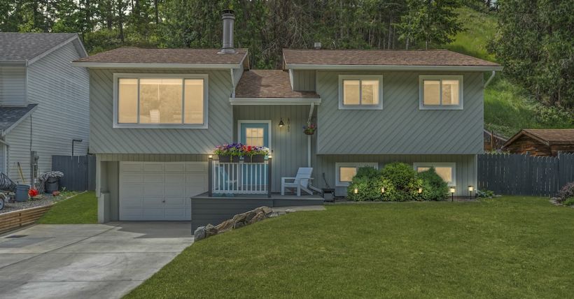 Armstrong BC Real Estate | 4045 Highland Park Drive