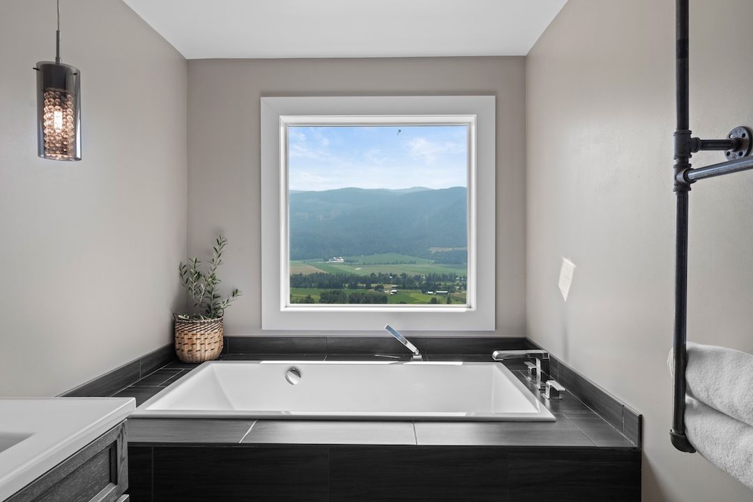 Soaker tub