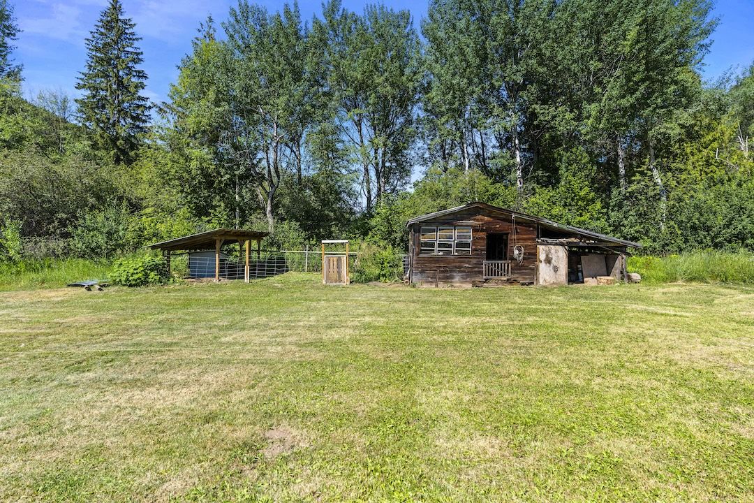Detached shop and outbuilding
