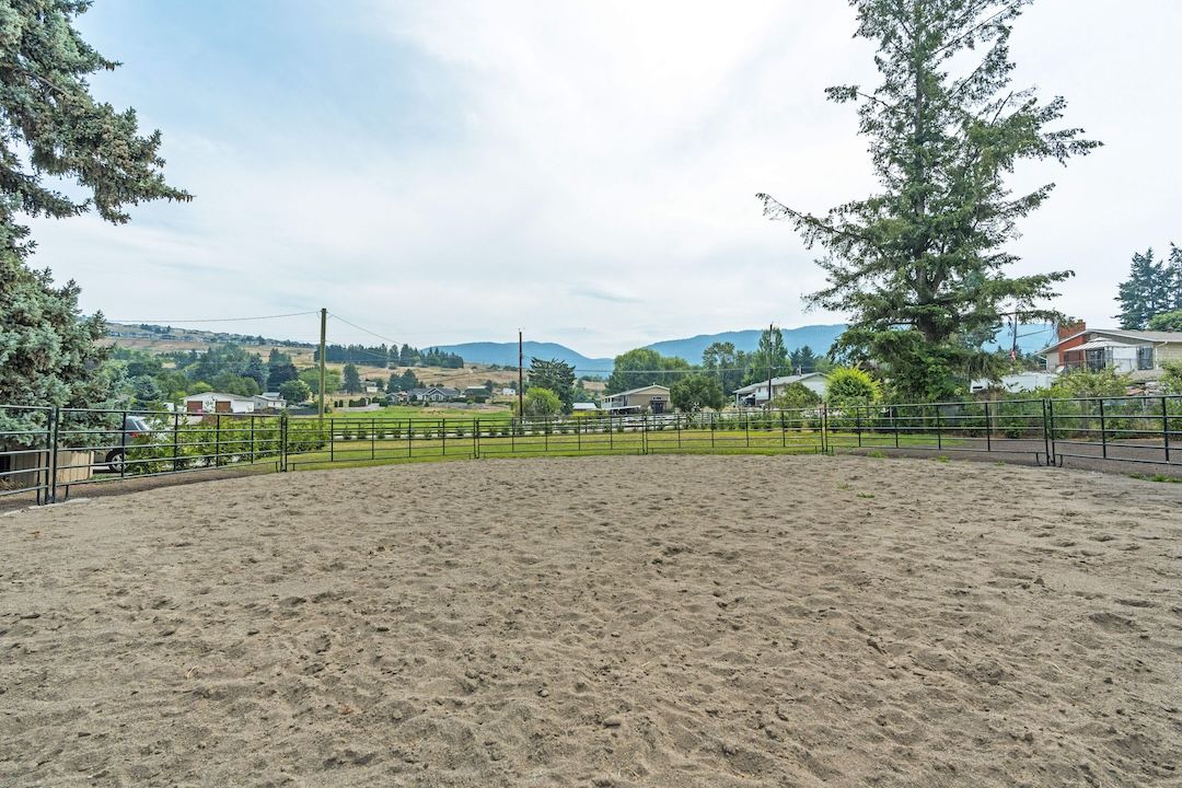 Riding ring