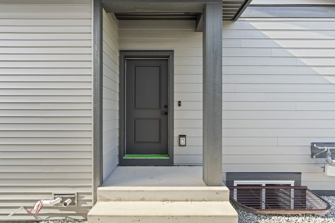 3D tour of Unit 101, 2459 Bradley Drive