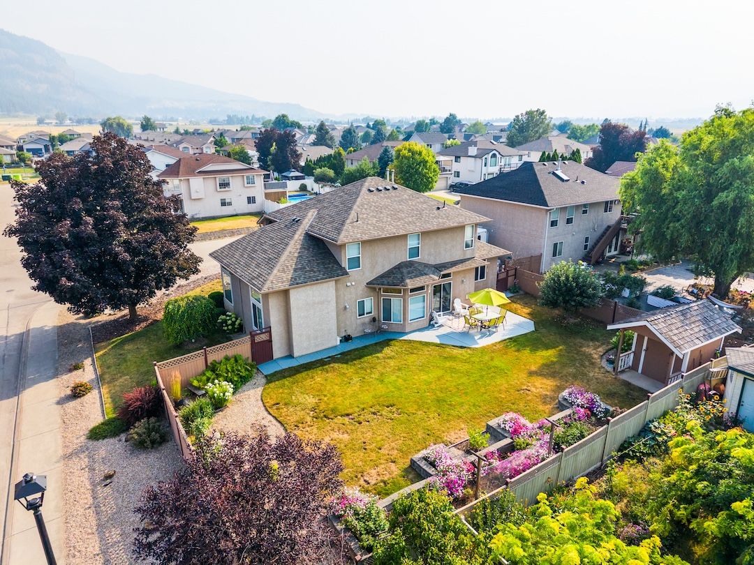 Aerial view of the surrounding neighbourhood