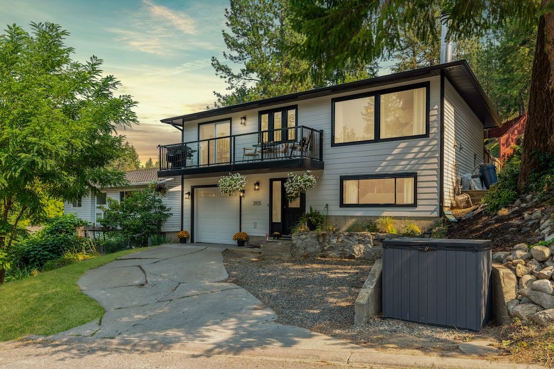 Full Listing — 3925 Highland Park Crescent