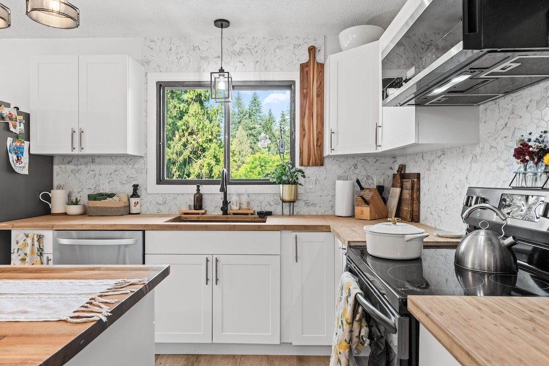 Kitchen at 3925 Highland Park Crescent