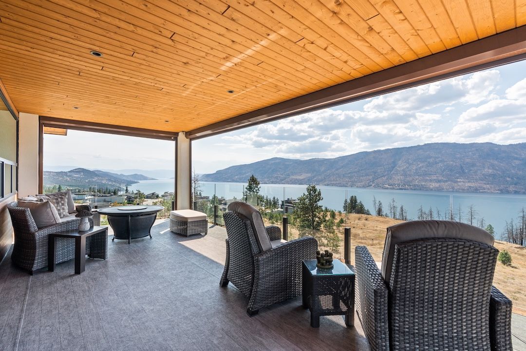 3D tour of 9814 Beacon Hill Crescent