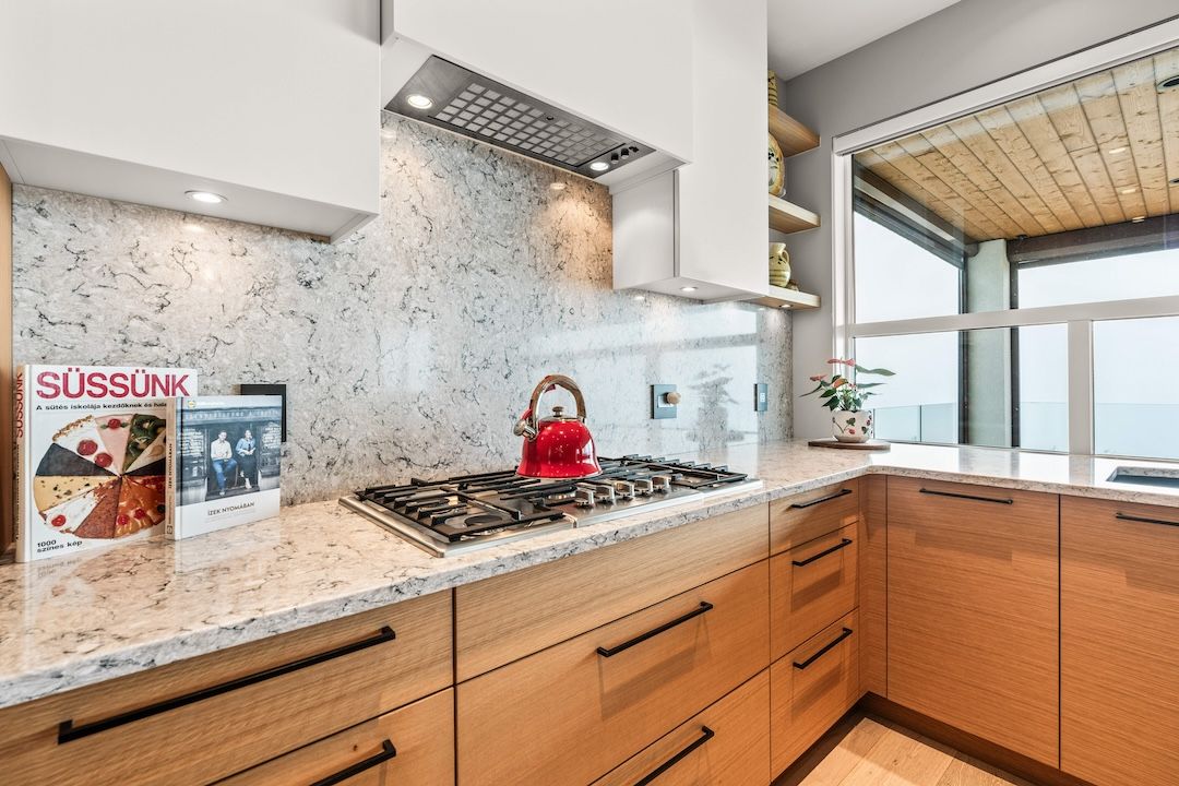 Gas cooktop and stone backsplash detail