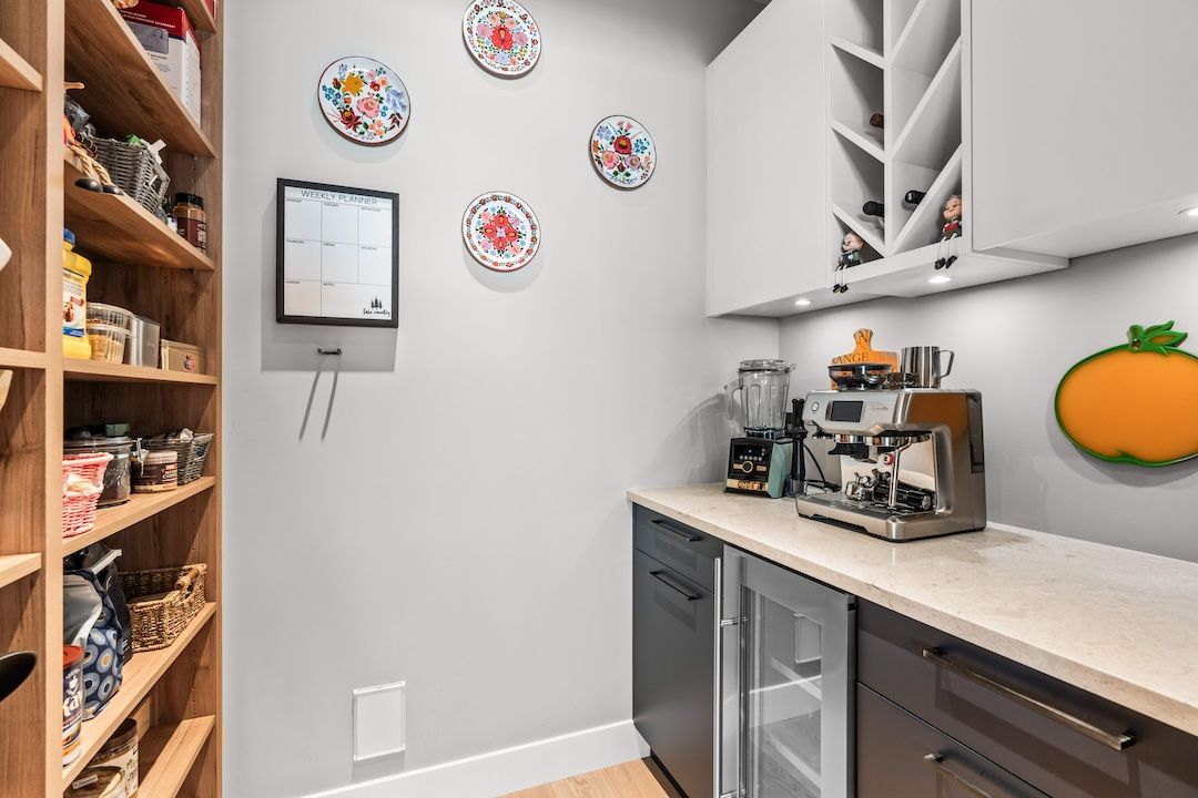 Built-in dry bar — 9814 Beacon Hill Crescent