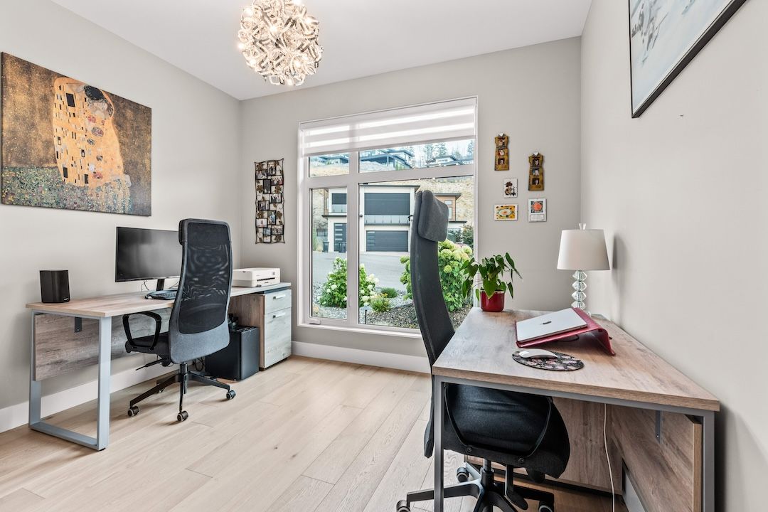 Main-floor office — 9814 Beacon Hill Crescent