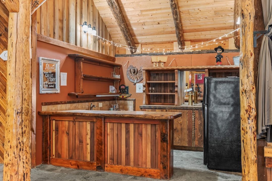 The bar inside the lodge