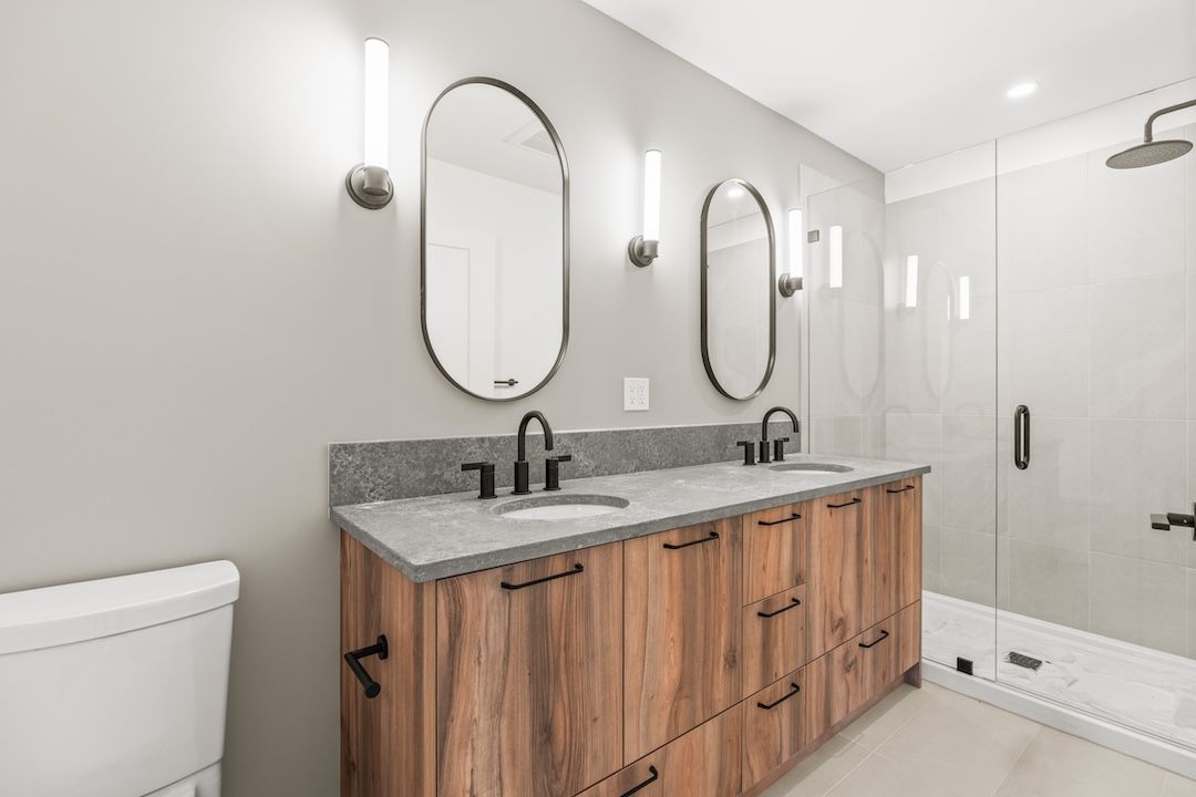 Ensuite with double vanity in a similar Wesmont home