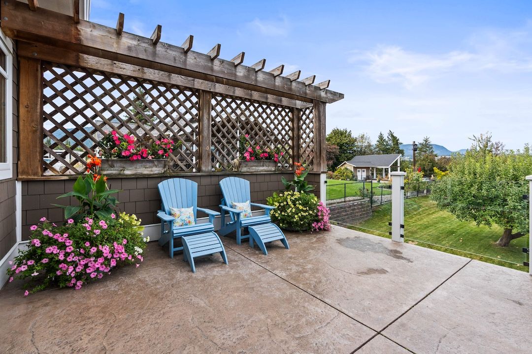 Pergola corner of the deck