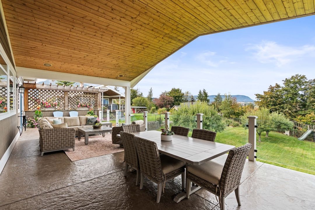 Covered deck dining area