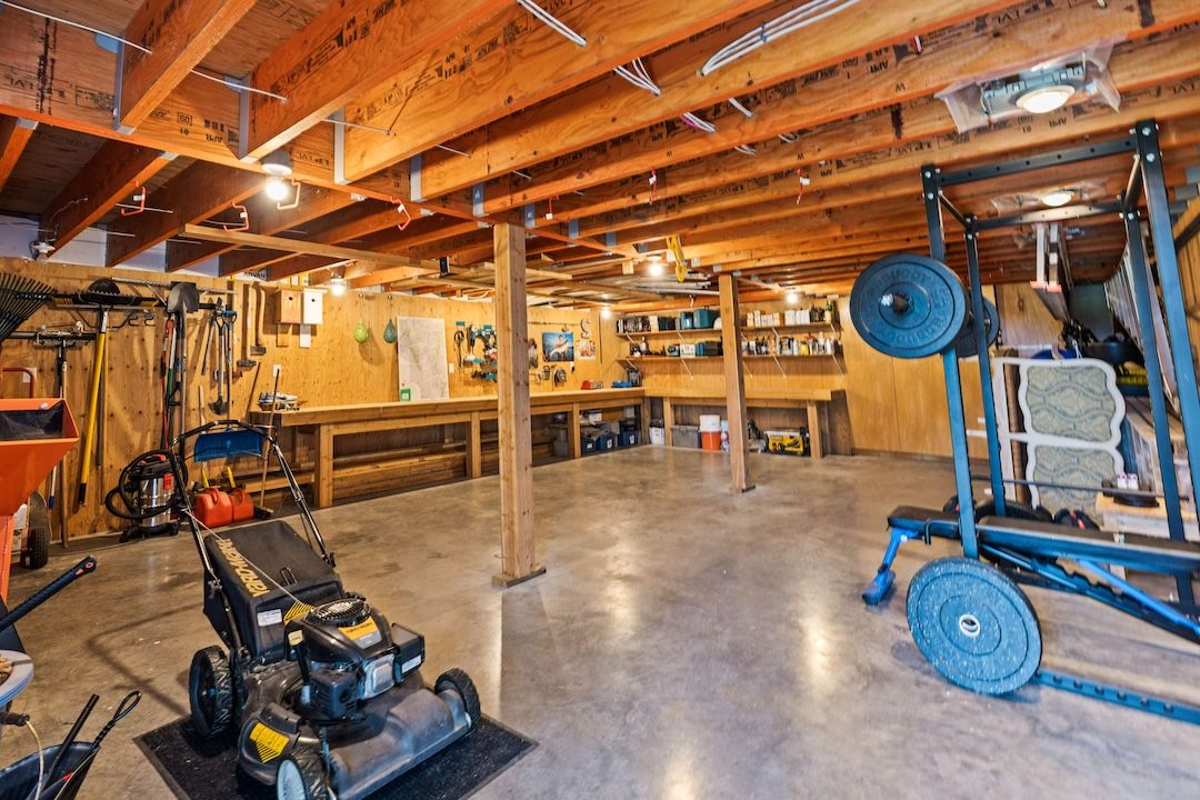 Workshop under the garage