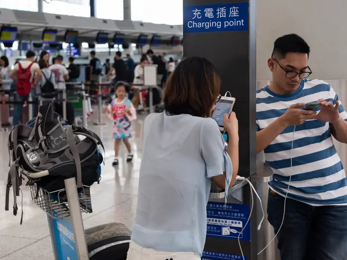 charge phone airport