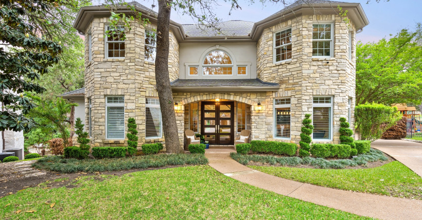 Distinctive home on cul-de-sac in Westlake Hills