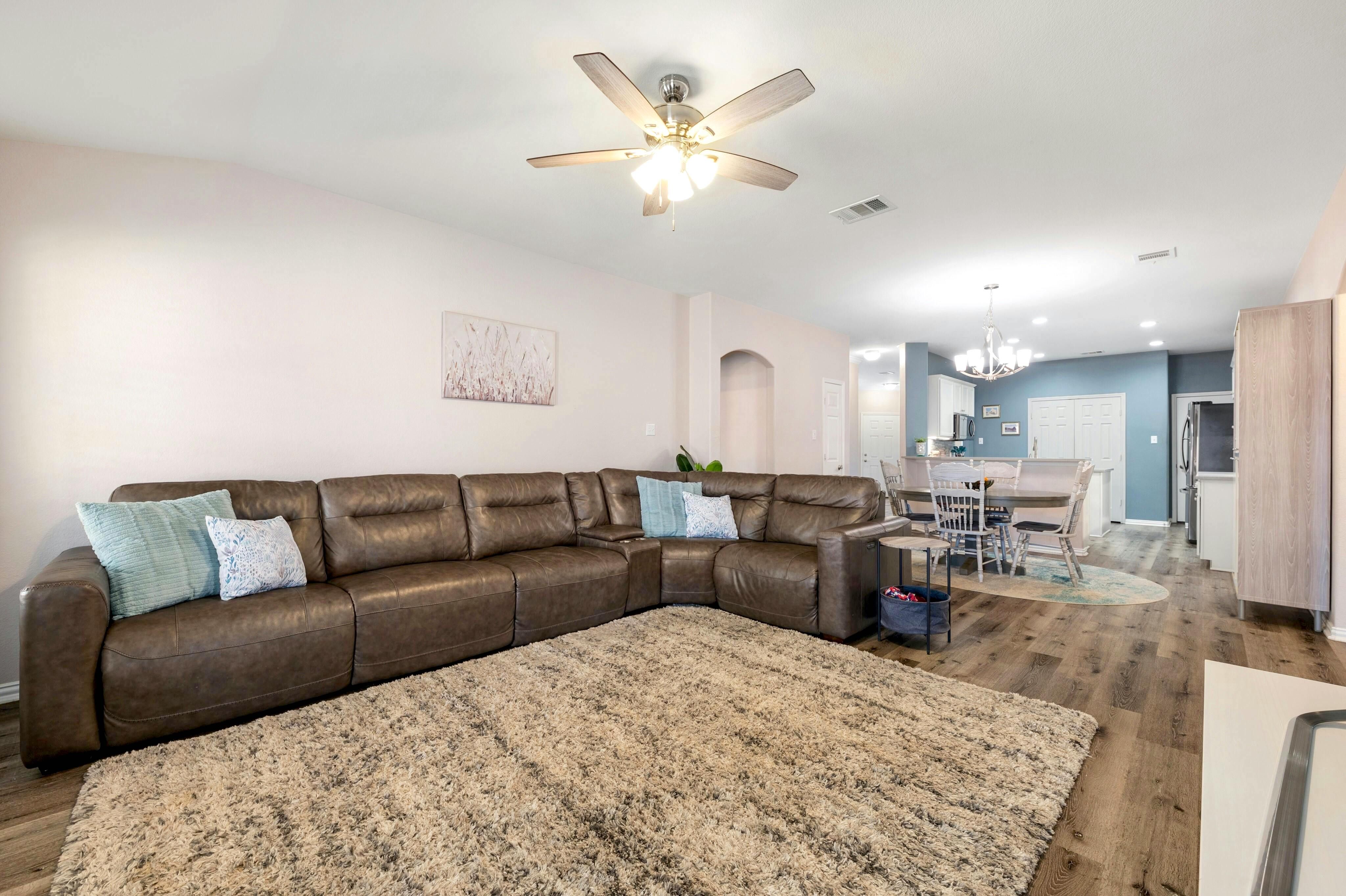 Nicely appointed home in Leander's Cold Springs neighborhood