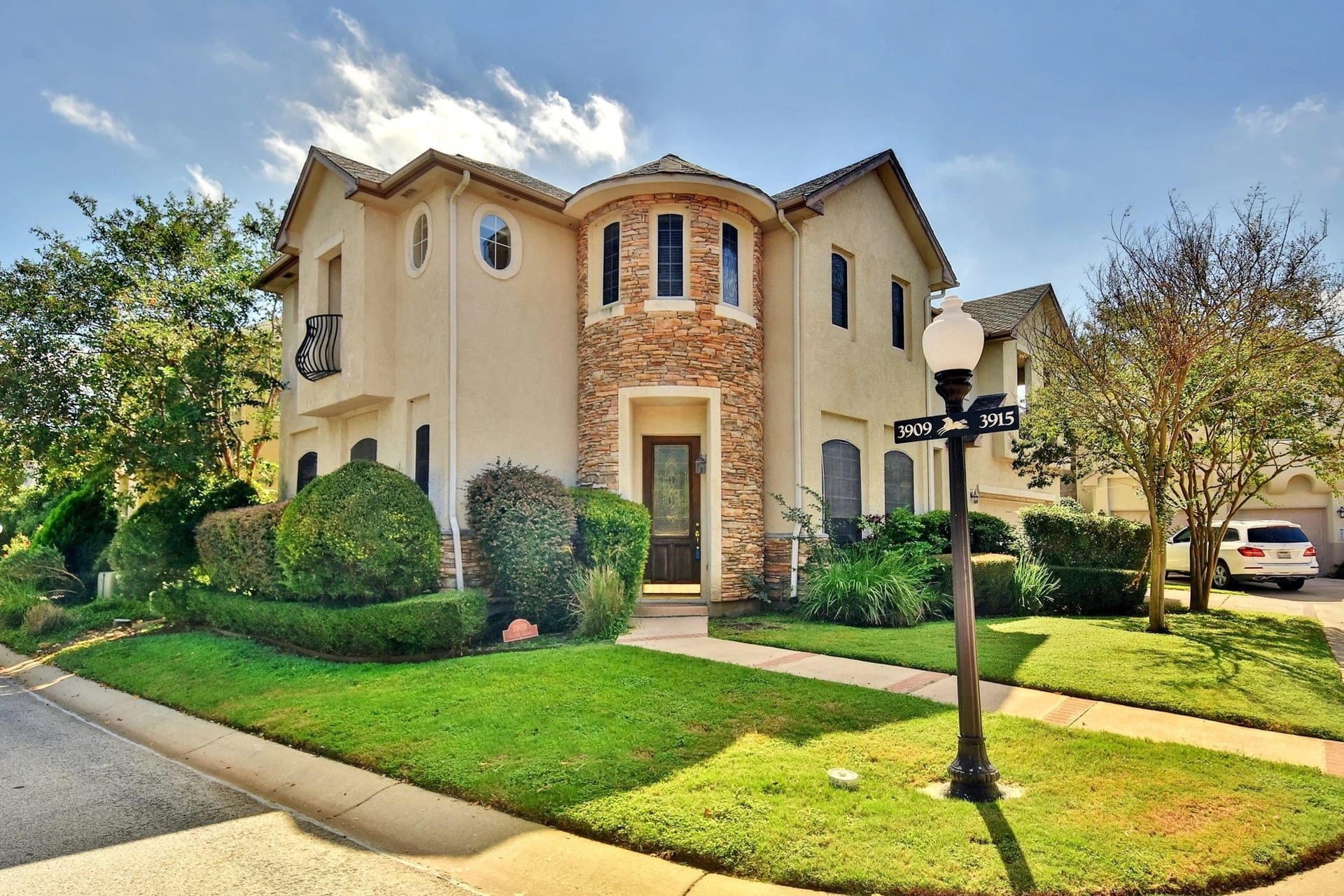 3 bedroom home near downtown Austin just listed for sale