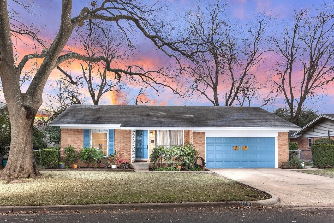 Classic cottage in Austin's Crestview is retro chic