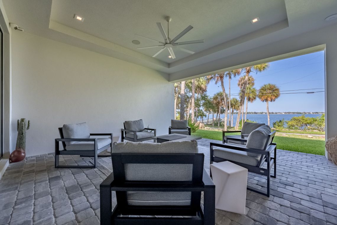 11 Bayshore CT