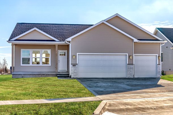 806 Kingman Blvd