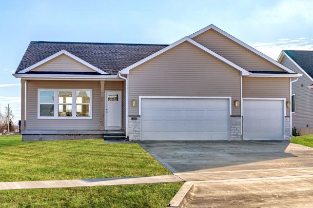 806 Kingman Blvd